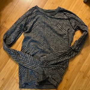 Lululemon long sleeve shirt with thumb holes
